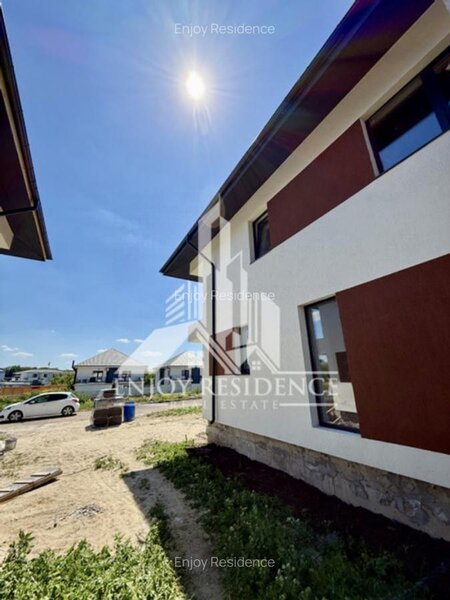 Otopeni, Vile 2025 strada privata, curte 220 mp