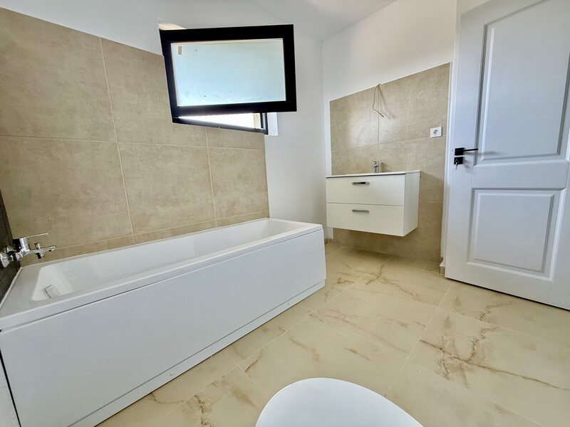 Otopeni, Vile 2025 strada privata, curte 220 mp