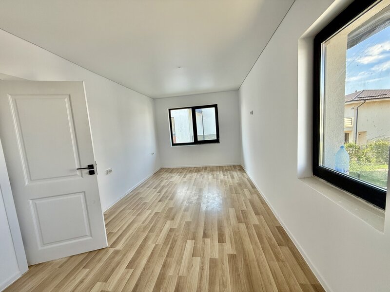 Otopeni, Vile 2025 strada privata, curte 220 mp