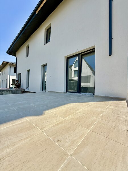 Otopeni, Vile 2025 strada privata, curte 220 mp